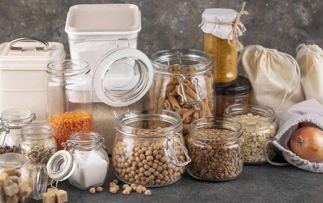 Блекаут на кілька днів: які продукти варто купити заздалегідь, щоб не залишитися без їжі