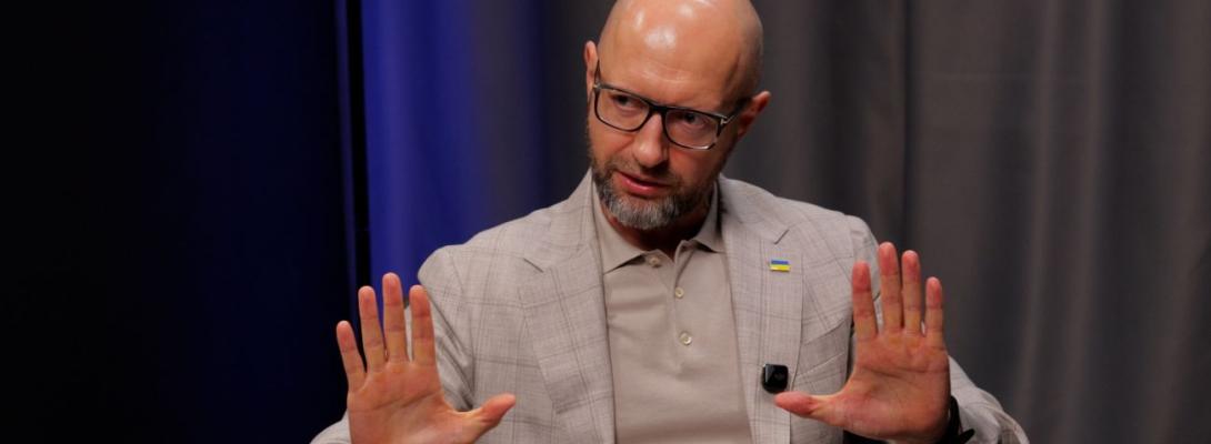"Половина народу намалювала собі стіну": Яценюк назвав свою помилку з проєктом на кордоні з рф