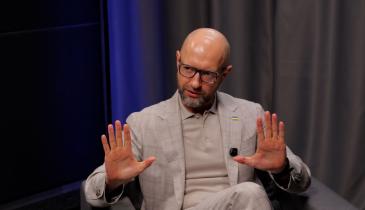 "Половина народу намалювала собі стіну": Яценюк назвав свою помилку з проєктом на кордоні з рф