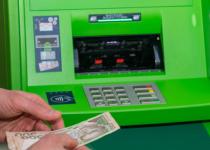 Чи блокують банки картки українців за часте зняття готівки: офіційна відповідь НБУ