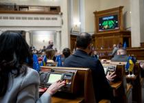 У Раді розглядають варіант із голосуванням через телефони під час тривог, - ЗМІ