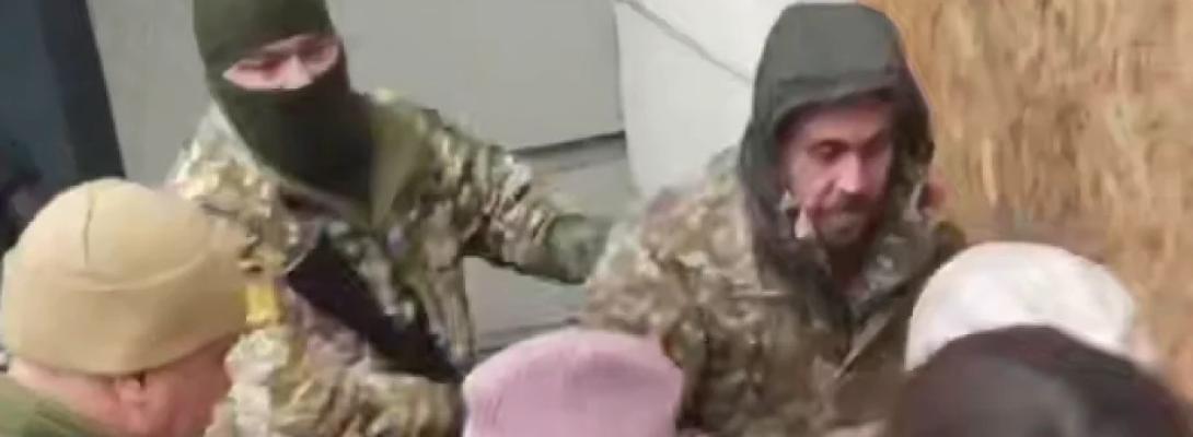 Небезпечна мобілізація: у Дніпрі представник ТЦК погрожував автоматом жінкам