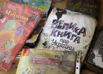 Враг массово уничтожает украинские книги: "взлетят" ли цены на печатные издания