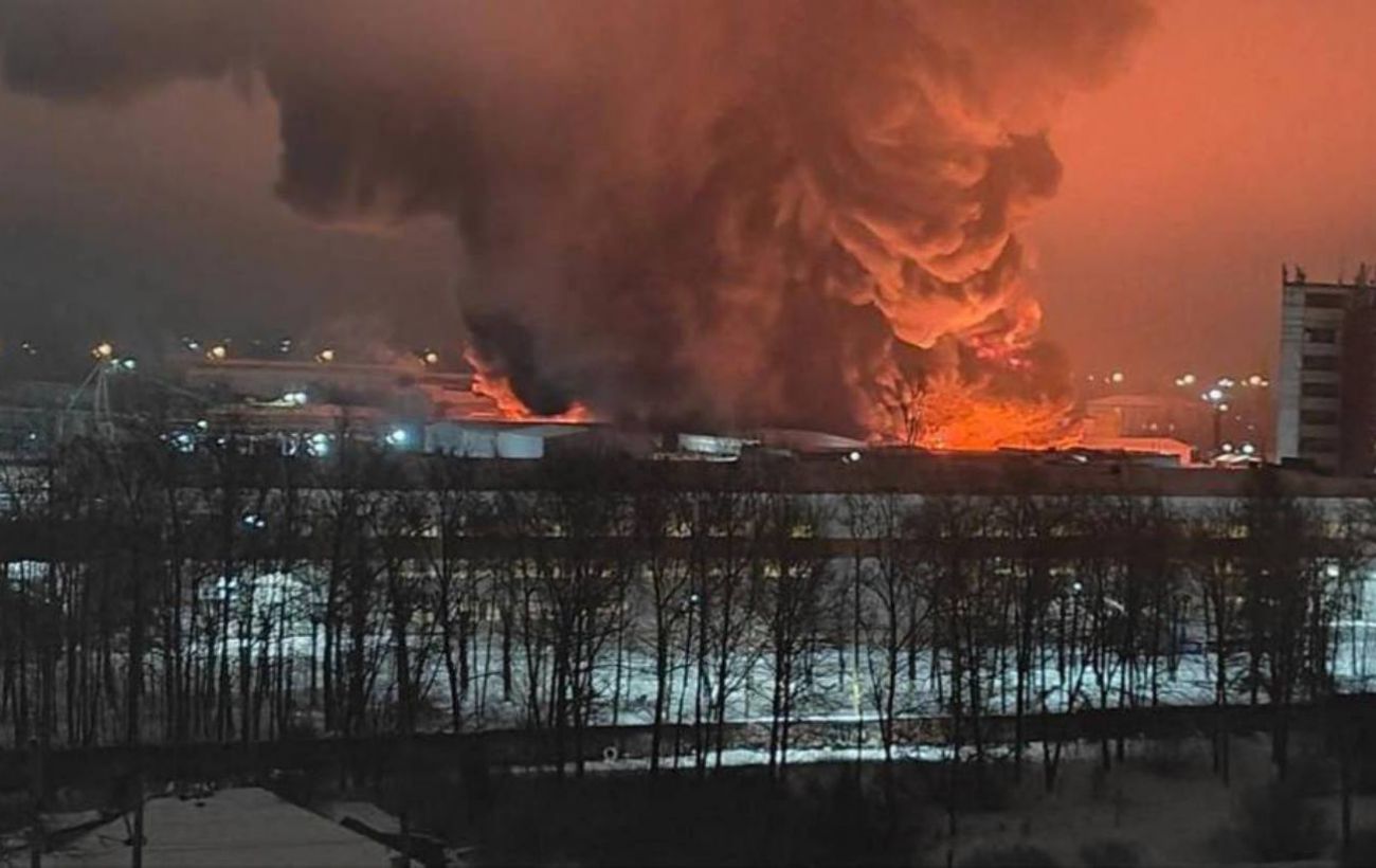 Вибуховий сюрприз: Удар по замаскованих військових заводах у росії – деталі від ЦПД