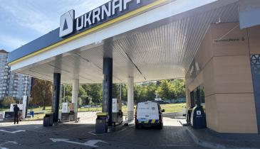 Росіяни пошкодили 16 АЗС у Києві: у КМВА розповіли, чи загрожує столиці дефіцит пального