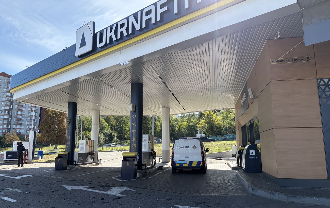 Росіяни пошкодили 16 АЗС у Києві: у КМВА розповіли, чи загрожує столиці дефіцит пального