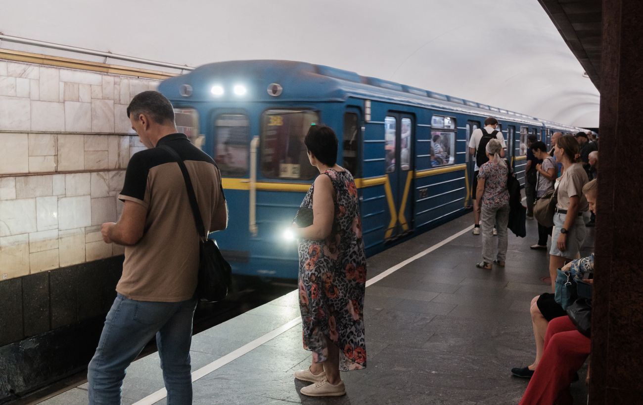 Червона гілка метро Києва не працюватиме під час повітряних тривог: у КМДА пояснили причину