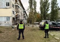 "Мы выскочили из дома, а здесь полно стекла, люди напуганы". Что говорят очевидцы о российской атаке на Киев