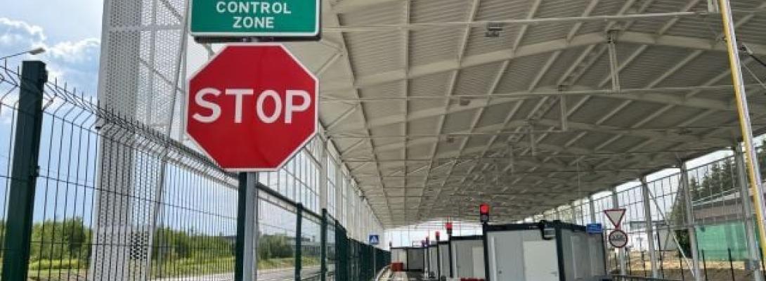 Польща екстрено евакуювала два пункти пропуску на кордоні з Україною: Туск зробив заяву