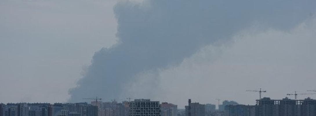 Окупанти вдарили по офісній будівлі в Києві: кількість загиблих на парковці зросла