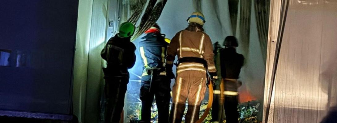 Росіяни атакували підприємство на Житомирщині: після удару спалахнула масштабна пожежа