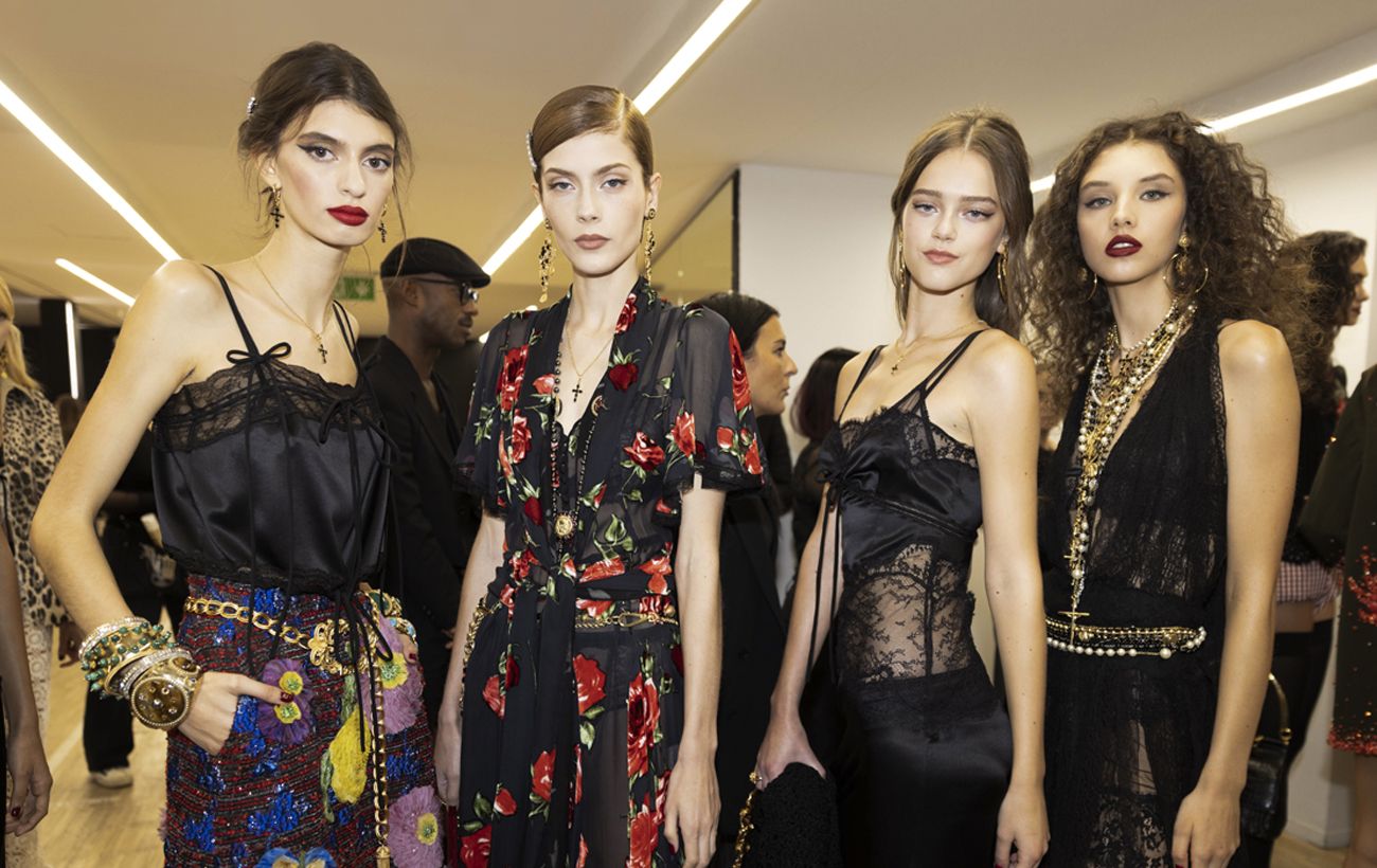Мереживо, корсети й "коштовний" денім: Dolce & Gabbana показали колекцію SS27