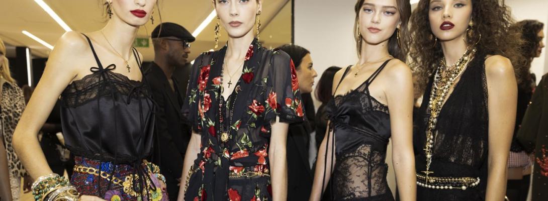 Мереживо, корсети й "коштовний" денім: Dolce & Gabbana показали колекцію SS27