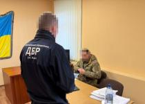 Безпідставно нараховував "бойові": військовому командиру повідомлено про підозру