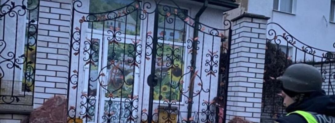 Падіння уламків ворожих дронів у Київській області: поліція показала фото наслідків