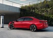 Skoda Superb получил плагин-гибридную версию: раскрыты все технические подробности