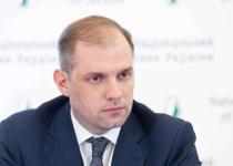  Долар почав різко дешевшати: чи варто й надалі очікувати подальшого зниження курсу?