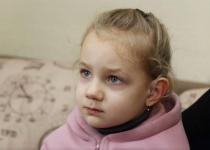Дитина буде говорити: 4-річна Софія із Кам‘янського отримала слухові апарати