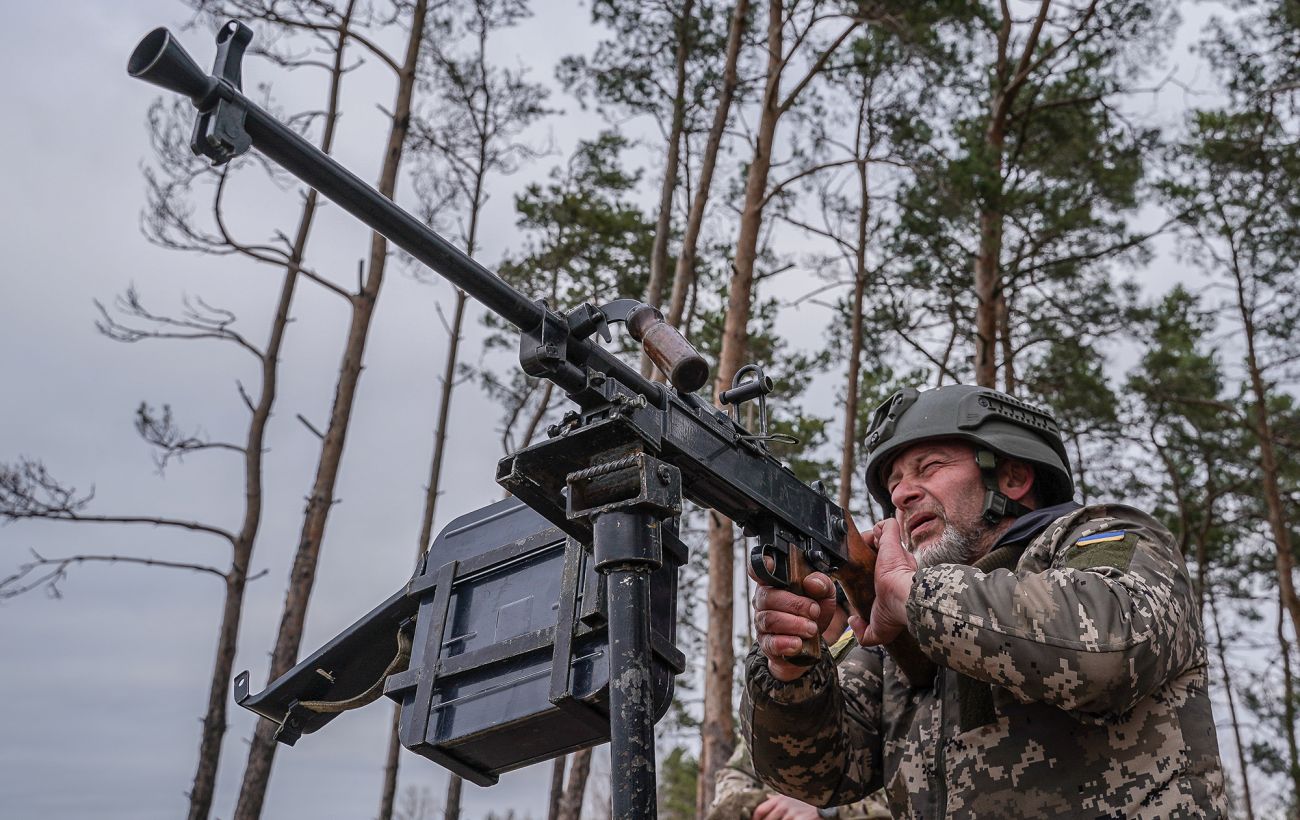 Ворог вночі запустив 77 дронів та дві ракети по Україні: скільки збила ППО?