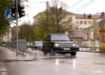 Чи можна виїхати за кордон на автомобілі з тонованими вікнами: роз’яснення юриста