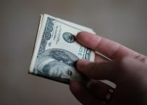 Долар дорожчає другий день поспіль: аналіз причин та наслідків для економіки