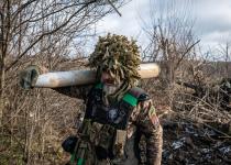 За добу більше сотні боїв, ворог тисне на Курському напрямку: карти бойових дій