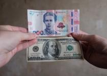 Українці скоротили гривневі вклади і збільшили валютні: рейтинг банків на ринку