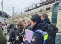 Шокуюча трагедія: в Києві підліток виліз на дах електрички і ледь не згорів живцем!
