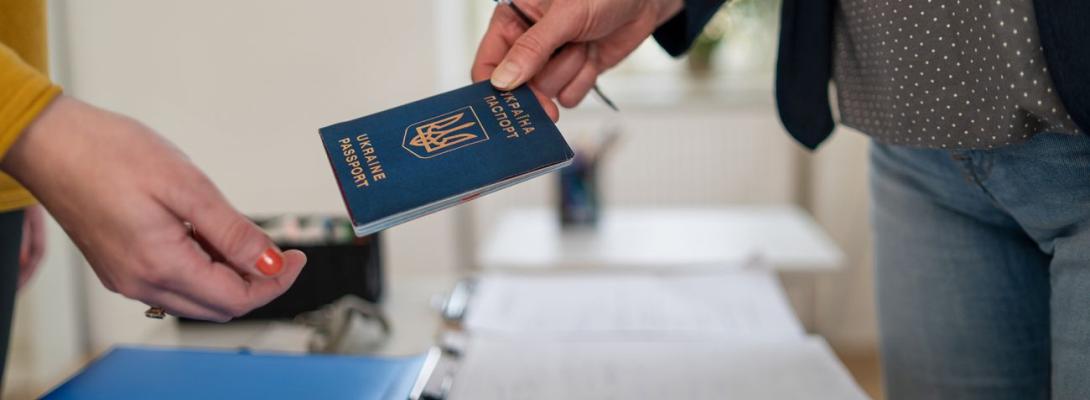 Що робити, якщо втратив паспорт за кордоном і які наслідки: роз'яснення юриста