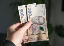 Виплати "тисячі Зеленського" завершено, але частина українців ще отримає гроші