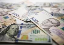 Попит різко впав: банки скоротили ввезення готівкової валюти в Україну – подробиці