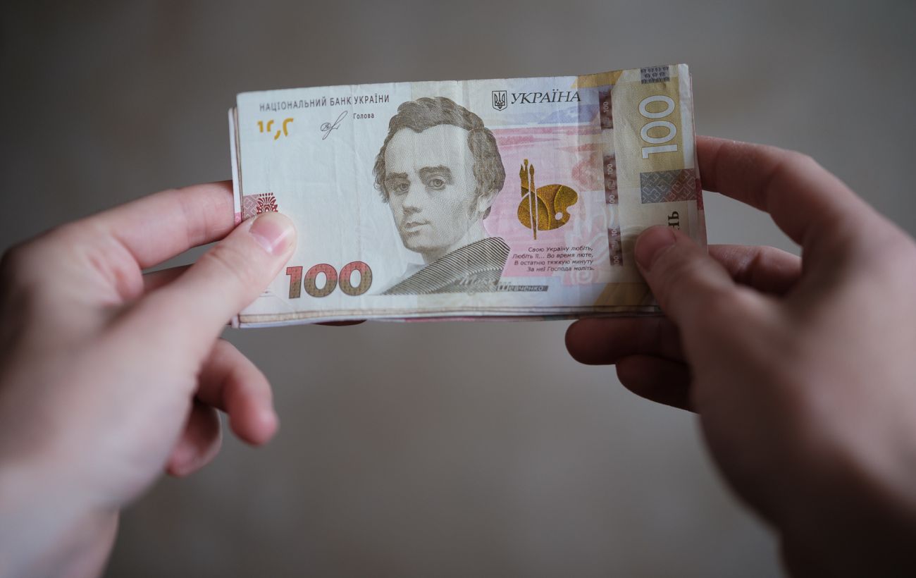 Податкова виявила десятки тисяч українців, що продають товари через Інтернет