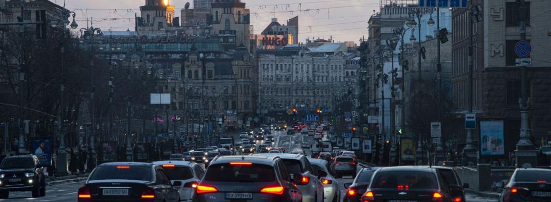 У Києві водіїв попередили про підвищений ризик на дорогах: як уникнути ДТП?