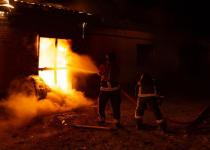 Київ вночі атакували десятки російських дронів, є постраждалі та руйнування, – КМВА