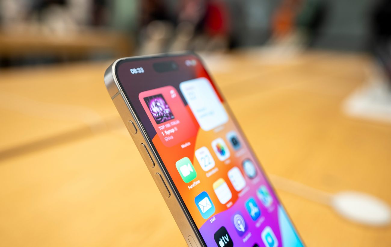 Apple вивіз з Індії 600 тонн "айфонів", щоб обійти мита Дональда Трампа, - Reuters
