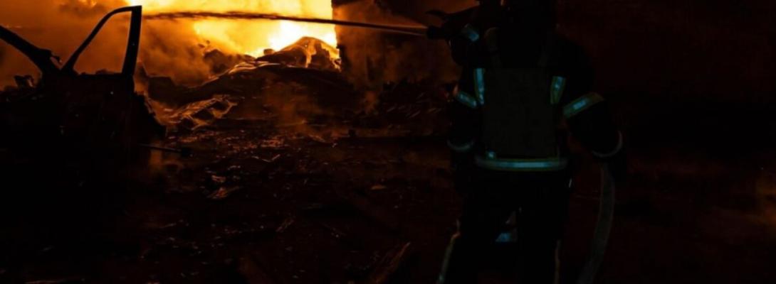 Кількість постраждалих від нічної атаки на Київ зросла, триває ліквідація наслідків