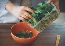 Запакована зелень: яку небезпеку ховає популярний продукт для вашого організму?