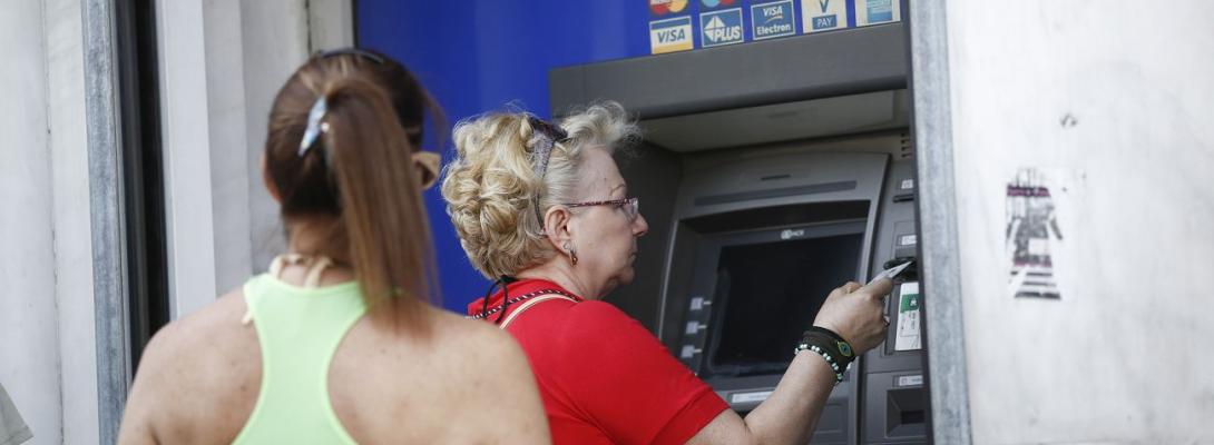 Українцям виплатили пенсії: названо суму за місяць та деталі виплат для пенсіонерів