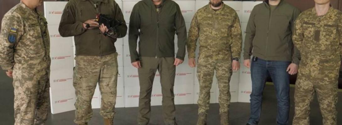 "Українська команда" передала FPV-дрони 10 гірсько-штурмовій бригаді ЗСУ на схід