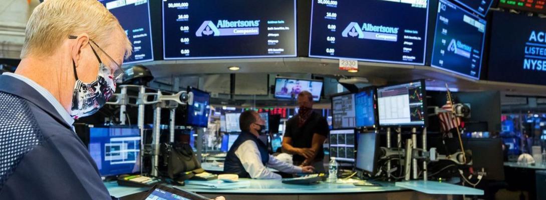 Долар зростає, золото дешевшає на тлі на тлі торгових переговорів США і Китаю