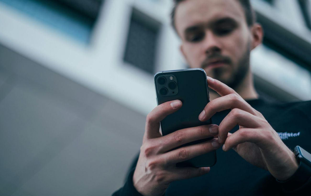 Без рук і дотику: Apple тестує управління iPhone за допомогою мозку — майбутнє вже тут
