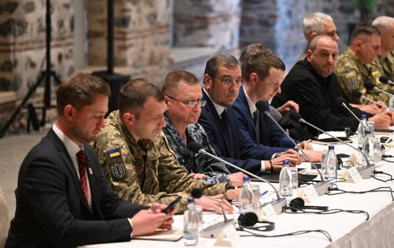 Делегації України та рф на переговорах у Стамбулі спілкуються через перекладача
