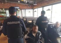 У Києві двоє чоловіків влаштували стрілянину під час їзди, поліція провела спецоперацію