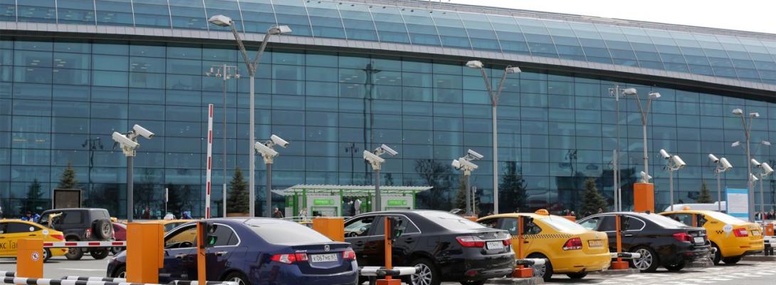 Невідомі дрони заблокували всі вильоти з Москви: росіяни застрягли в аеропортах