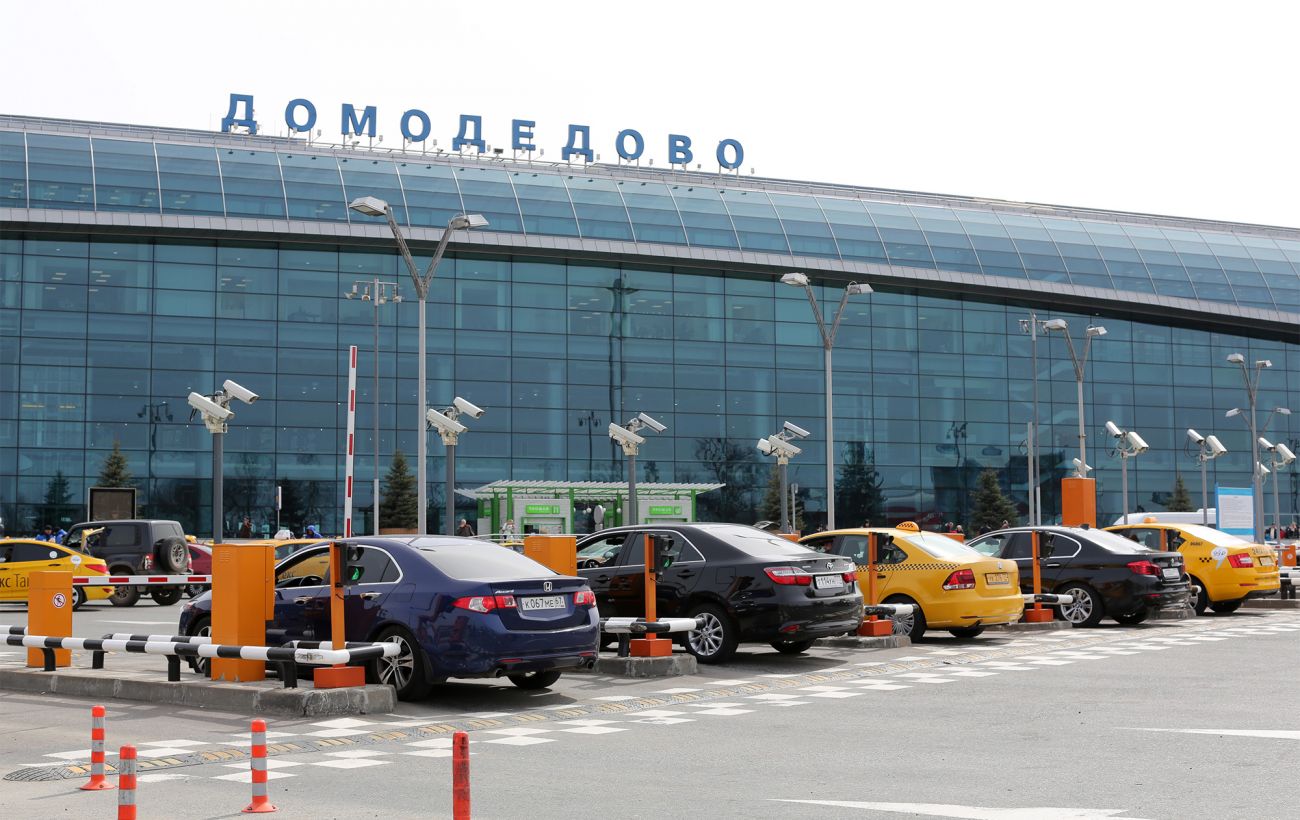 Невідомі дрони заблокували всі вильоти з Москви: росіяни застрягли в аеропортах