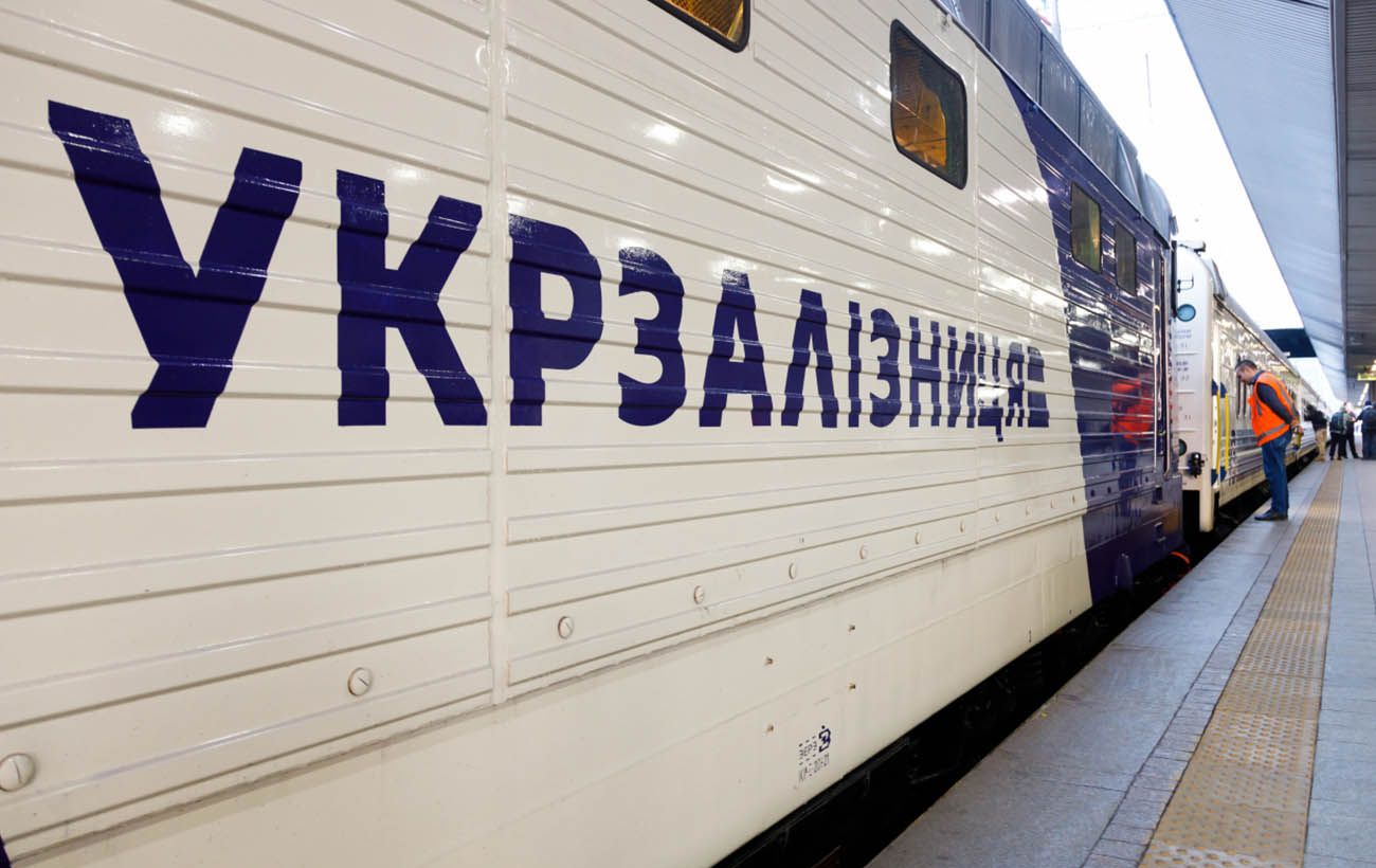 Російські терористи вдарили по залізниці на заході України: які наслідки атаки