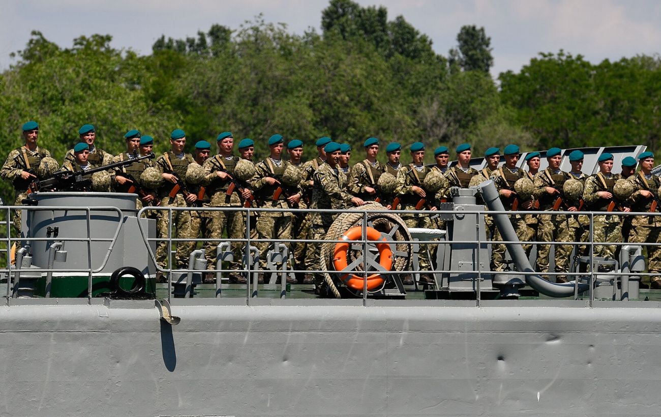 Герої на воді, землі та в небі: в Україні відзначають День морської піхоти!