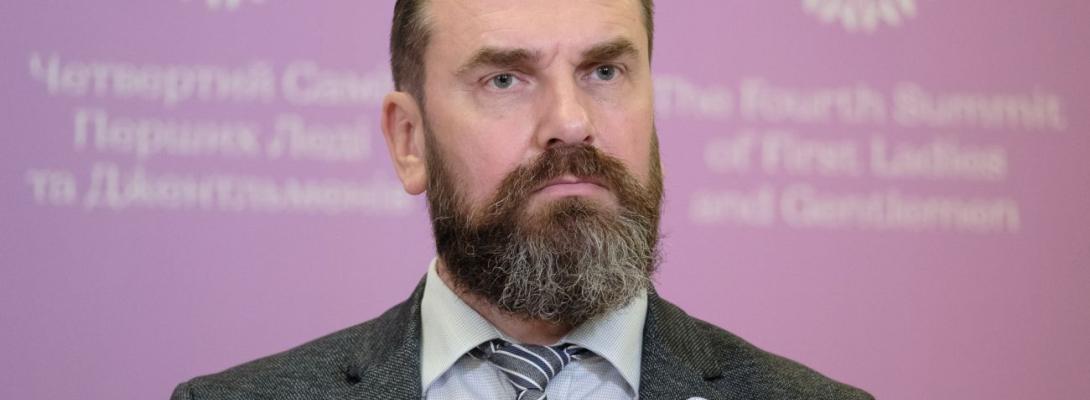 Чи заборонять старшокласникам виїжджати за кордон? Гучна заява Міносвіти!