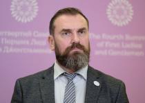 Чи заборонять старшокласникам виїжджати за кордон? Гучна заява Міносвіти!