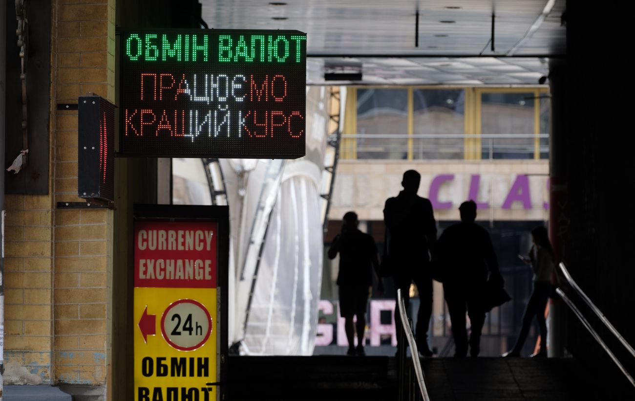 Чого очікувати від долара та євро в червні: прогноз банкіра та ризики для економіки